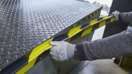 Spaltabdichtung-für-Verladebrücken-Magnetische-Lösung-Tormeister24 Tormeister24