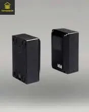 dispositif de sécurité sur kraftbetätigtem porte industrielle avec barrière photoélectrique, sécurité de bord de fermeture et commande de porte im Einsatz