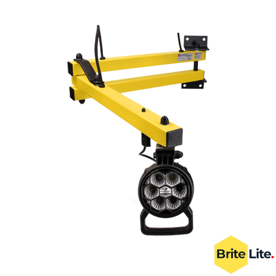 Projecteur de quai LED Brite Lite DS24 avec bras articulé robuste pour éclairer les compartiments de chargement des camions et les quais de chargement