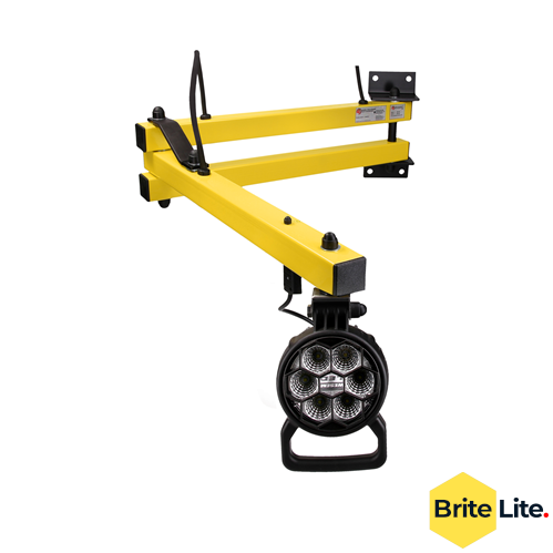 Projecteur de quai LED Brite Lite DS24 avec bras articulé robuste pour éclairer les compartiments de chargement des camions et les quais de chargement