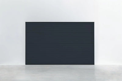porte de garage Stucco Colore Schwarzgrau – stilvolle Außenansicht avec strukturierter surface dans RAL 7021